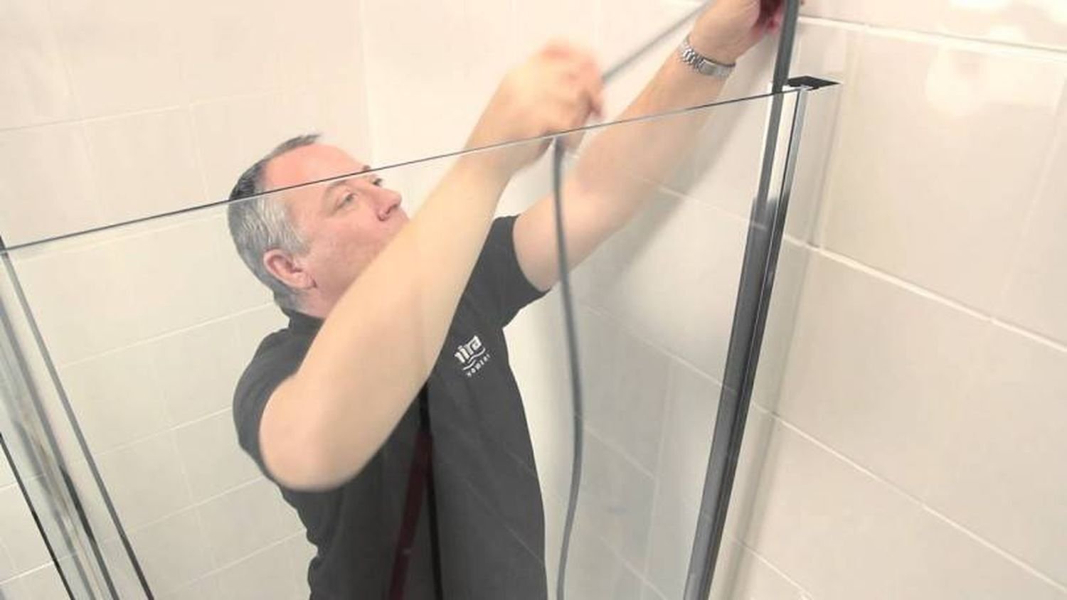 Signs You Need Shower Glass Repairs